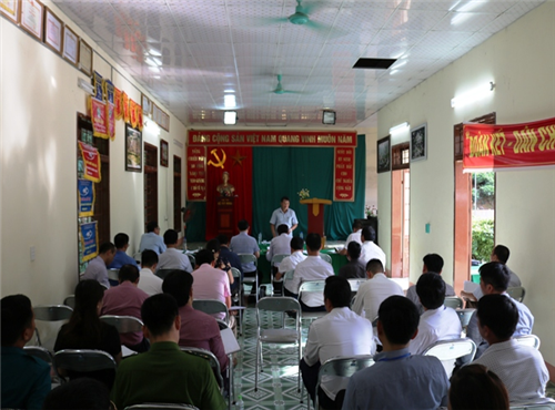 Đồng chí Lò Minh Hùng, Phó Chủ tịch UBND tỉnh kiểm tra tiến độ xây dựng Nông thôn mới tại huyện Vân Hồ