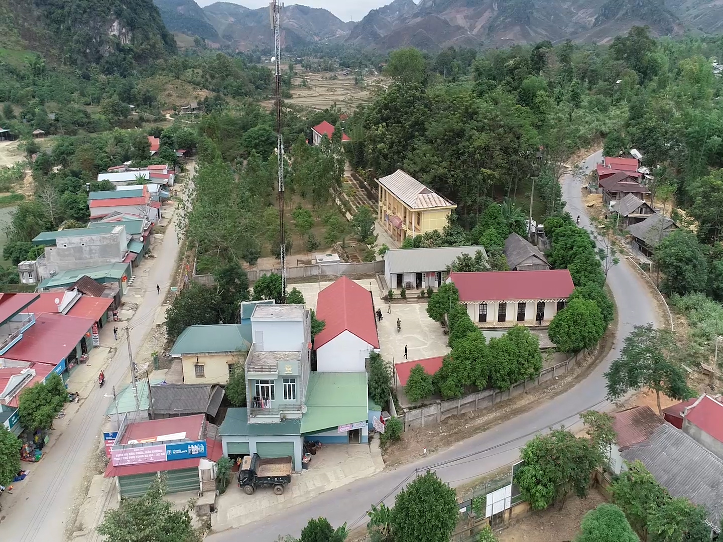 Xã Pi Toong vượt khó xây dựng nông thôn mới