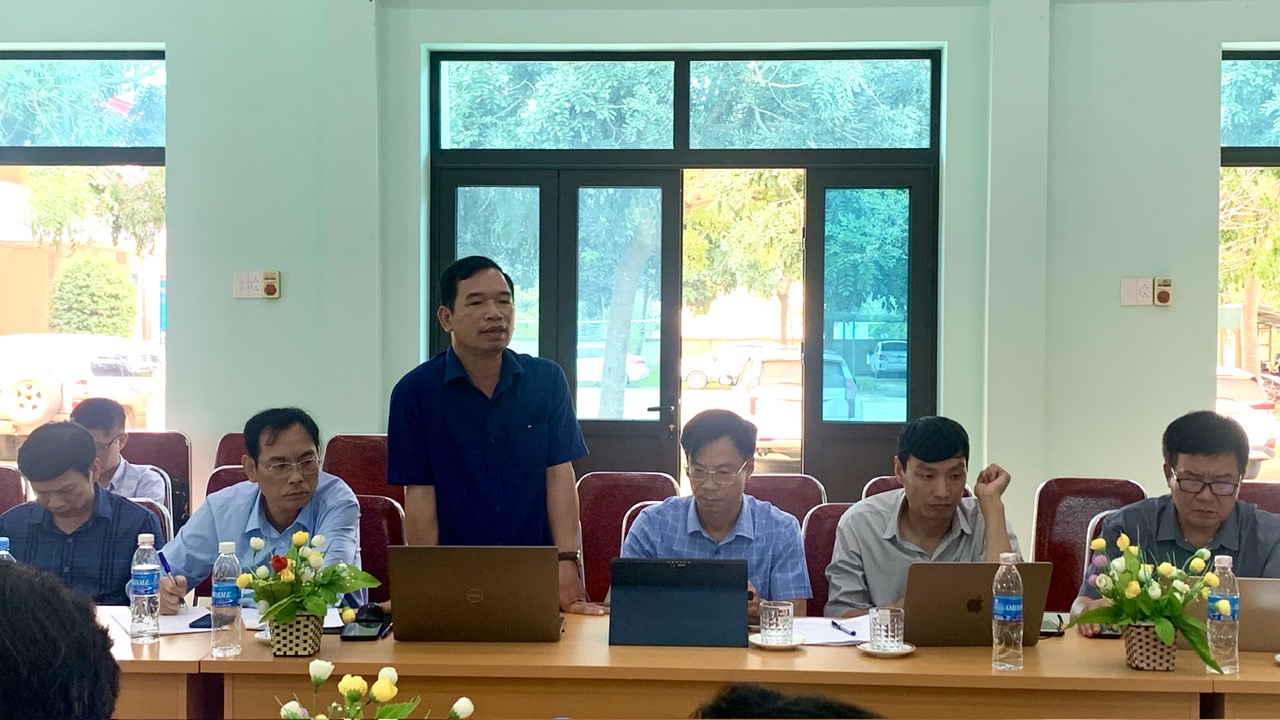 Đồng chí Dương Gia Định - Phó Chánh Văn phòng Điều phối nông thôn mới tỉnh phát biểu tại buổi làm việc